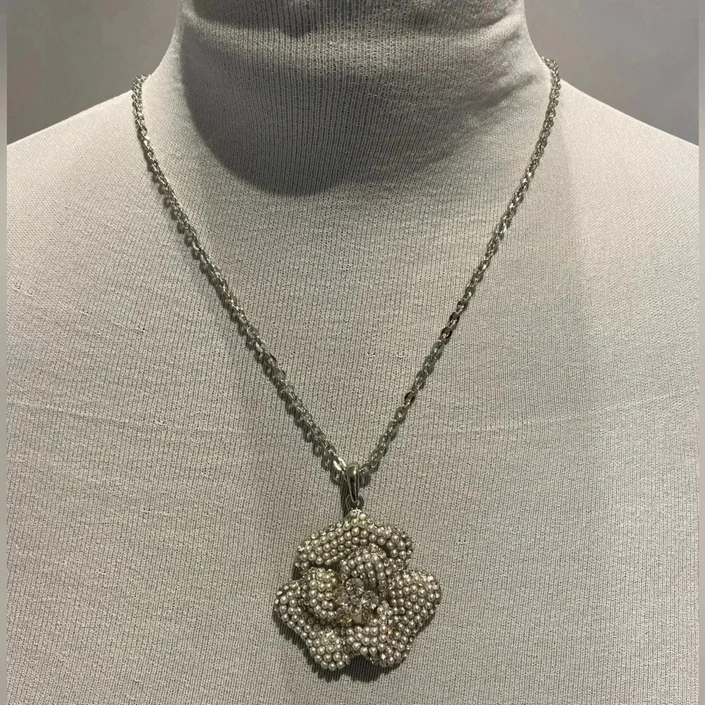 Pearl and rhinestone seeded flower necklace and earring set, NWT